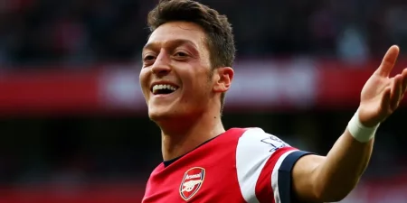 Məsut Özil birlikdə oynadığı ən yaxşı oyunçuların adını açıqlayıb