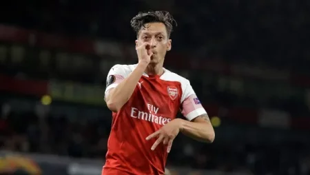 'Bottlejob FC': Keçmiş Arsenal ulduzu Məsut Özil X-də gülməli paylaşımı ilə Tottenhamı ələ salır